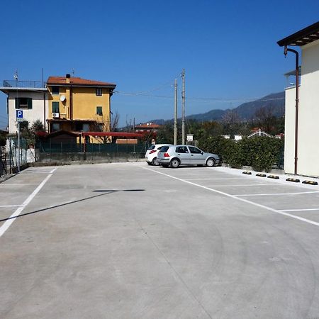 House Versilia Luca E Giada, 5 Chilometri Da Forte Dei Marmi! Bagian luar foto